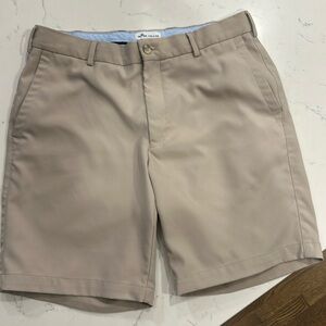 Peter Millar size 32 shorts. Small stain/mark on left front(shown in pictures)